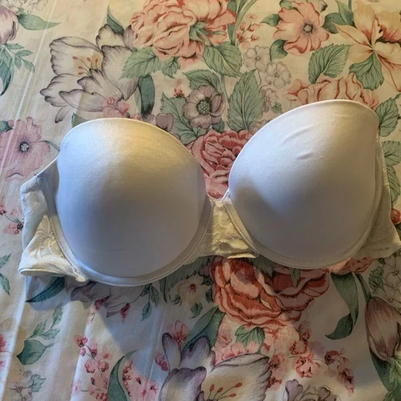 Victoria Secret Women’s Elegant White Strapless Bra Size 36 C - Picture 2 of 10
